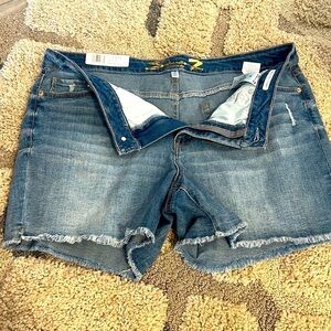 NWT,Seven 7, Weekend Short, Frayed Hem, Sits at Waist, Comfort Stretch, 16